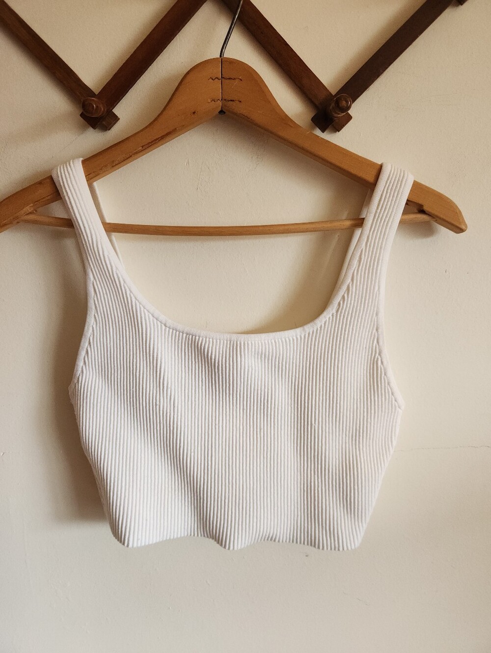 Babaton Arotzia Ribbed Cropped Tank Top Bralette White Thick Medium